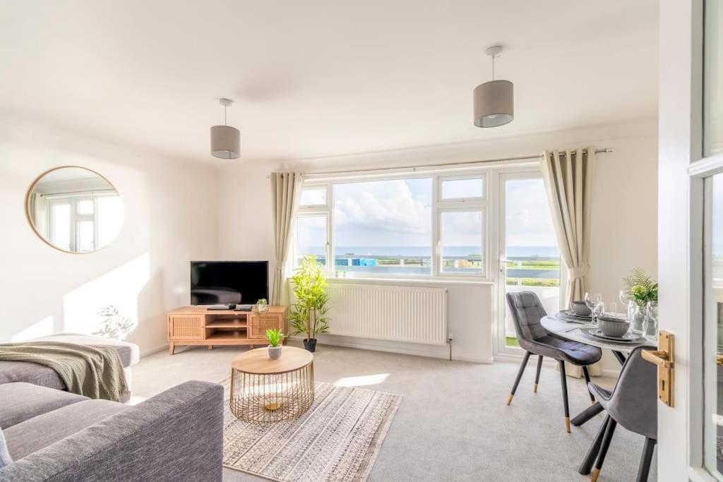 Trendy Sea View 2 Bedroom Sleeps 6 - Free Parking بورنماوث المظهر الخارجي الصورة